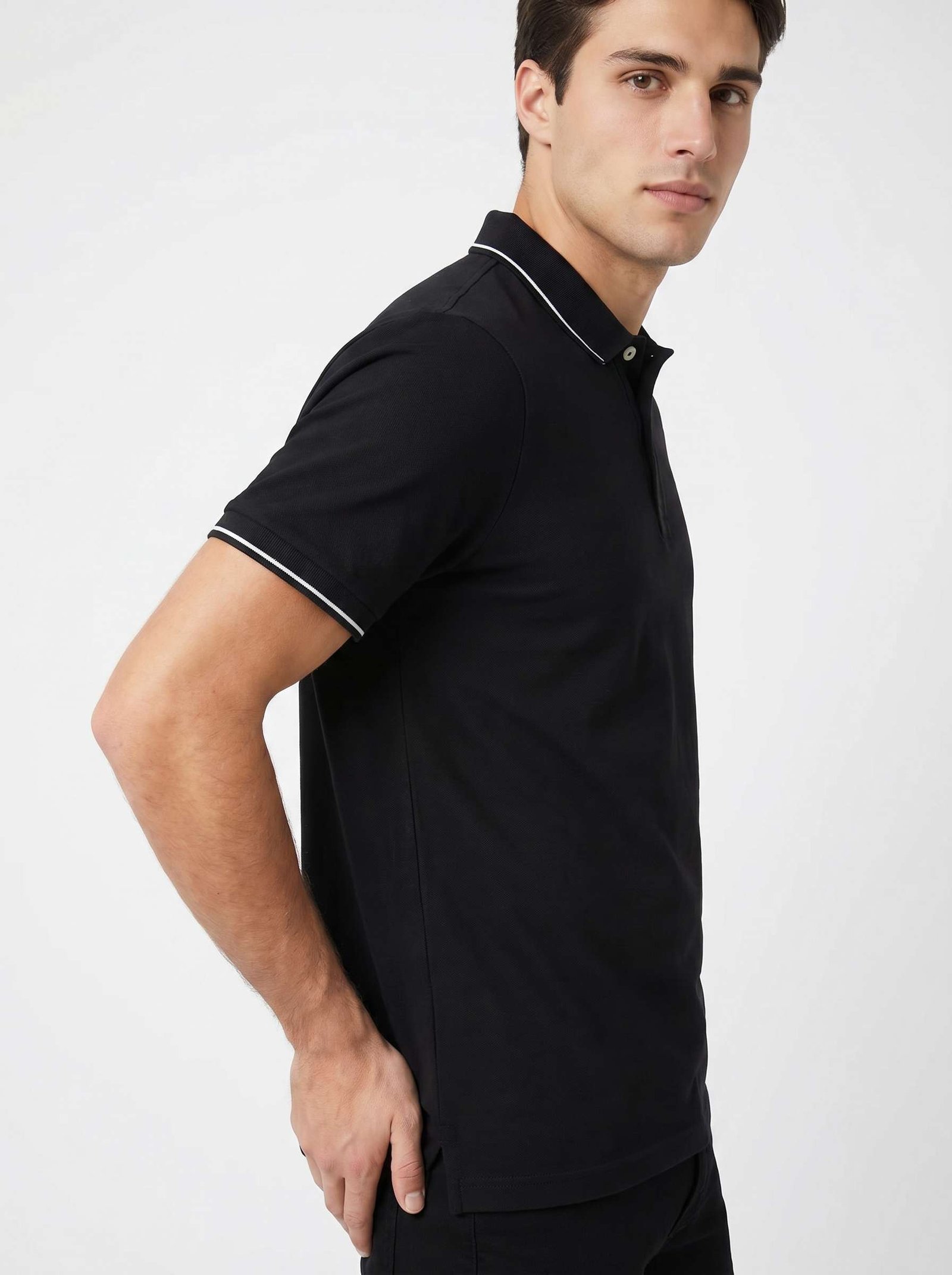 HB SIDE 1776758300415 1